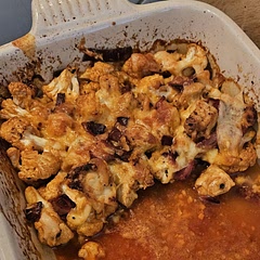 Browned the chicken before putting it with the cauliflower 
Went too heavy with the pre-made buffalo sauce, need lees than you think
Maybe some breadcrumbs next time.
Would make a good side dish to share.