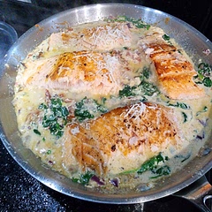 super easy and delicious 😋
this was dinner for 2 with leftovers for work lunches... I have shared this recipe and I will DEFINITELY be making this again and probably adding it to the rotation!