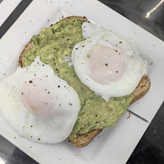 I've never been a huge fan of avocado 🥑 but I enjoyed this and it's so easy!