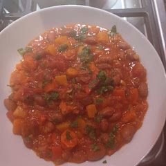 Used red pepper instead of green, and added some carrots that needed using as I didn't have much squash. Halved the recipe  as only cooking for 1,but otherwise stuck to the recipe. 