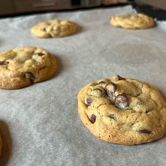 Hands down the best choc chip cookies I’ve ever had/made. 13 min in our oven still left the cookies a little raw inside. So maybe do an extra minute to get to 14 min 😋🍪