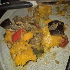 ➕J'ai rajoutée un demi poivrons 
J'ai aussi rajouter deux cuisse de poulet sauce morille 
➖La prochaine fois je mettrai plus que 800 g de butternut