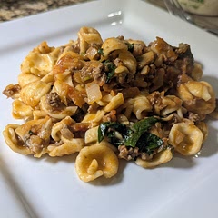 I substitute macaroni for orecchiette pasta and add some mushrooms to the meat sauce. The result was delicious, it is a great recipe for meal prep during the week!