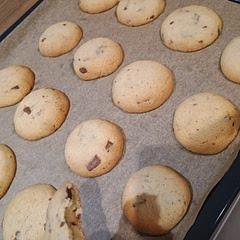 These are the best cookies I've ever eaten, but I modified the recipe a bit 💗