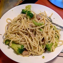 soooo good I used my chicken thighs and frozen broccoli, 2 sprinkles of Italian spices 
