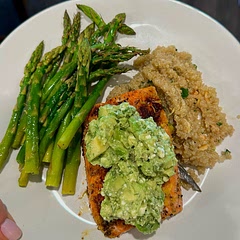 Soo good!! Changed up the seasonings on the salmon itself: garlic powder, smoked paprika, dried oregano, s&p. Served with lemon herb quinoa & asparagus