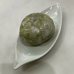Super nice and sweet I reccomend making the mochi dough a bit thinner for a nicer taste!
