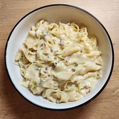 We used a different kind of pasta and used mozzarella instead of cheddar. Still good tho and really made us full 🤤😍