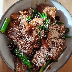 Made with 2/3 sugar and no oil and beefless tips. Added onion. Great, healthier alternative to take out! 