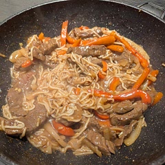 Mine is grey don't think I got the sauce right. Like the flavour but not particularly  oriental. Think more veg is needed, beansprouts and french beans. 