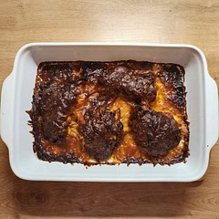 We left it in the oven too long so the mozza was burnt to crisp (still tasted good tho) 😭 I wasn't able to grasp the fact the caramelizing onions took 45mins omg haha but lemme tell you tho: IT WAS WORTH IT!!! THIS WAS SUPER TASTYYYYY 🤤😍