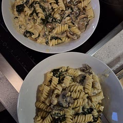 Sehr lecker, haben die doppelte Menge soße zu den Nudeln gemacht, ist aber echt gut 🤌