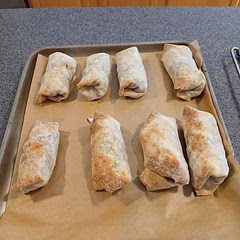 I made 16 with the filling.  I am sure that varies. I added extra soy and hoison sauce, salt and pepper.  Absolutely loved it.