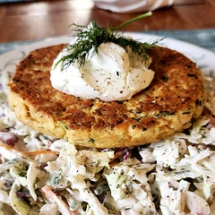 Saumon frais avec oignon vert persil et aneth 