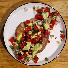 Lecker, einfach und wenig Aufwand in der Zubereitung

Geschmacklich habe ich zum Ende der Backzeit (15Min) noch etwas Oliven Öl über die Kartoffeln gegeben.