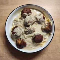 Really tasted good! 😍 I just really don't like the effort needed to fry all sides of the meatballs xD