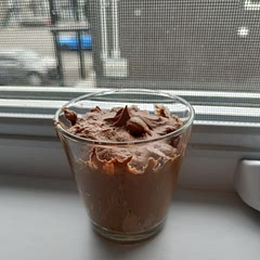 C'était une première pour moi la mousse au chocolat. La recette est parfaite ! Amer et pas très sucré, c'est ce que j'aime . 