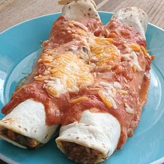 Family favorite and makes enough food for 10 people!