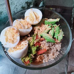 Super bueno, la primera vez que como quinoa de una forma deliciosa jaja definitivamente lo haré parte de mi rutina de almuerzos