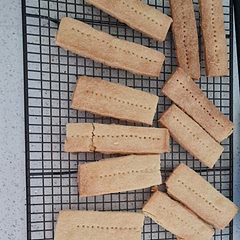 Good Shortbread but doesn't require 20 minutes to cook, in our case only took 12 minutes.