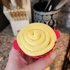 I'm not usually a big sweets eater and I made this for others, but ended up enjoying a couple myself because the frosting is so dang good. 😋 