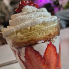 Super delicious, and perfect amount of sweet, one cup was enough for me and I made 5 of them. I also had extra of the puree and added that on top of them instead of putting a strawberry. 🍓 🍰 