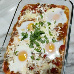 Tasted SO GOOD.
Added some mozzarella under the eggs and it was bliss!