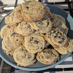 Really good. Slightly crunchy on the bottom with the top soft and chewy. 