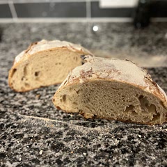 My first attempt at sourdough bread from scratch! Here’s the recipe I used 😊