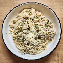 Quick and easy to make. Really tasted delicious! I doubted the cream cheese first but it turned out well 🤤