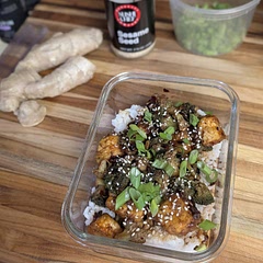 This was delicious! I put mine over a bowl of rice. 👌🏻