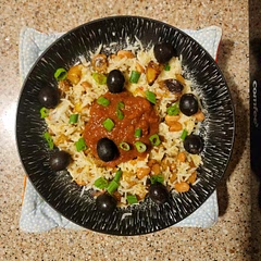 Used potatoes, pinto beans, rice, sharp cheddar, black olives, green onions, and salsa. 

Endlessly customizable! 