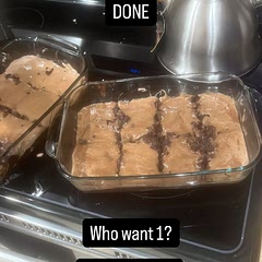 I made the icing using another recipe. It was supposed to be butter cream, but I didn't let the brownies cool off 😅
