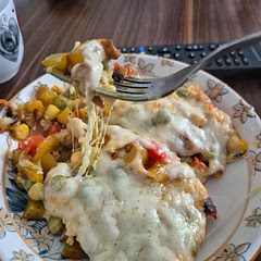 I also add green pea and corn 
Sauce is very delicious 😋 