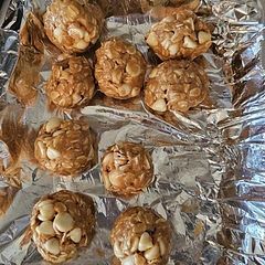 Tasty snack.  Used honey i had in pantry already & added white chocolate chips 😋
Somewhat healthy. 
