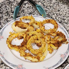 One batch of the wet and dry mixes was enough for one sliced yellow onion. I lightly sprayed the bottom of my air fryer line with avocado oil and air fried in 2 batches at my air fryer's default temperature (390F / 200c). I air fried for 5 min, flipped them with silicone tongs, then air fried another 4 min. Mine were a little bland but nice and crispy. With a pinch of seasoned salt on top, they are amazing!