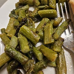 I used Frozen asparagus pieces. I did 10 mins. They were soft but I probably will do 12 next time to get a crisp