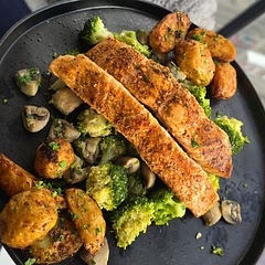 It tastes amazing and so easy to make... I added some roast potatoes for a bit of crispy texture 