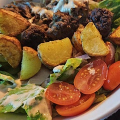 I added some baby potatoes 

Cut in half and toss in avocado oil, salt, garlic, paprika 

Air fry on 400 for 18‐22 , shake basket half way through 