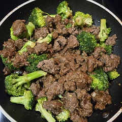 Had some ground beef that needed to be cooked so used that as a substitute for the flank steak. Came out just as yummy!

Added a little bit more soy sauce since I only had light or dark left, and I put 1 Tbsp ginger instead of 1 Tsp. Ginger really comes thru.  Loved it! Would totally make this again. 
