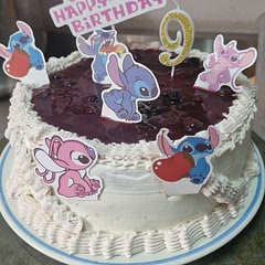 La crème chantilly mascarpone est onctueuse et pour cette recette j'ai rajouté du coulis de fruits avec la crème pour un gout fruité