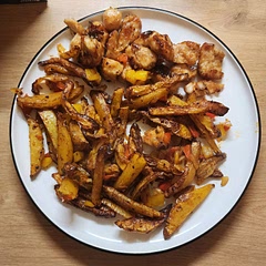 This wasn't too bad! It wasn't great either haha prolly because the app didn't get the entire ingredients list (+ amount) so we were depending on our instincts (we don't have those) 😆