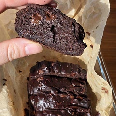 I like it! It is incredibly rich, as many comments suggested. Although I left the stevia out fully and did not add any sugar.

For me, the recipe resulted in 8 portions with around 58 kCal each. So recommend double checking if you are counting like me! Good macros.

I stored in a closed glass container and think it is even better the next day.