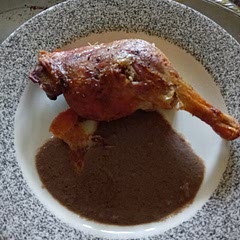 Just duck legs. Used chicken stock to replace the jus from a carcass, and chicken liver. The sauce is great, it tastes like paté. 