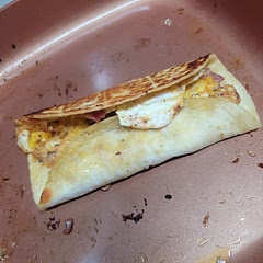 I cooked the bacon in my pan first, pulled it out and chopped it. Added 1 tbsp butter directly into the grease and followed directions from there. Also added a bit of black pepper and red pepper flakes 