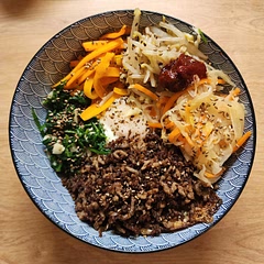 Our first time doing bibimbap and holy shizzles was it superrrrr good!!! Wanna cook this again!! 🤤😍