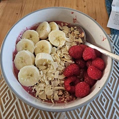 Halved the recipie and mixed in granola 