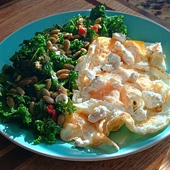 I sauteed the kale with a little salt and pepper, used an herb goat cheese I had on hand, and used sun-dried tomatoes in oil. I cooked the eggs over medium so the yolks would add more moisture to the dish. Overall it was a delicious and refreshing breakfast. Definitely not for everyone, if you don't like pesto or kale, I wouldn't recommend it. 8/10