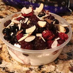 I only had frozen berries but it was still delicious! A quick easy high protein snack. 10/10