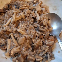 Cooked for four people adding an extra 50gs of risotto arborio rice also 20mls extra of wine  " I thought why not it's only 20mls extra " Plus also 200gs of garden peas, I used 300gs of a mixture of wild mushrooms instead of portobello mushrooms with a table spoon of mushroom ketchup for extra flavour, worked very well, all other instructions I followed as normal, we all enjoyed the great taste. JFW.